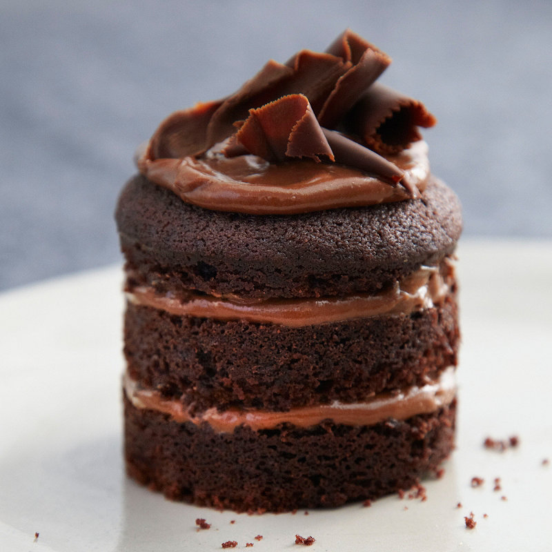 Mini Chocolate Mud Cakes With Salted Caramel Chocolate Icing Cake Recipes Lakeland