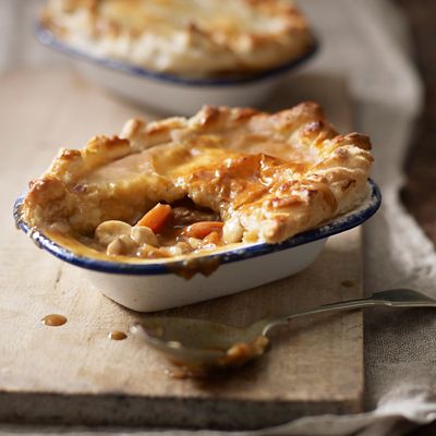 Traditional Enamel 16cm Oblong Pie Dish - (Image 2)