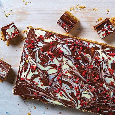 10 Foil Tray Bake Baking Trays 32 x 19cm image(2)