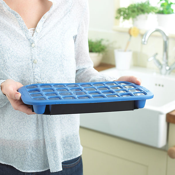 Easy-Carry Ice Cube Tray image(1)