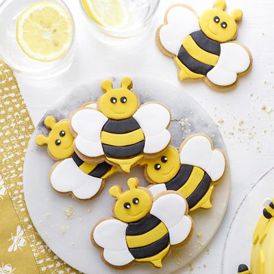 Renshaw Ready to Roll Coloured Icing - 250g Black - (Image 2)