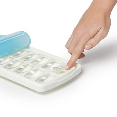 OXO Good Grips No-Spill Ice Cube Tray image(4)