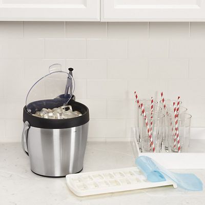 OXO Good Grips No-Spill Ice Cube Tray image(8)