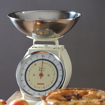 Typhoon® Bella Cream Mechanical Kitchen Weighing Scales image(3)