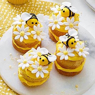 Daisy Flower-Shaped Icing & Fondant Cutters x4 | Lakeland