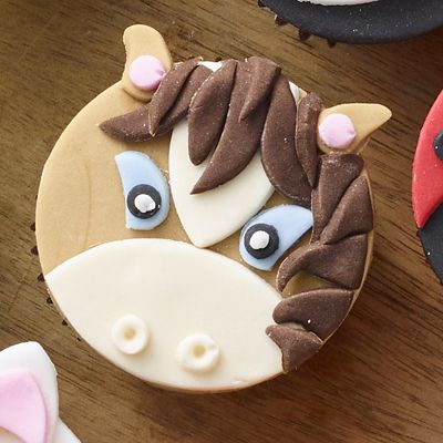 Renshaw Ready to Roll Coloured Icing - 250g Baby Blue image(2)