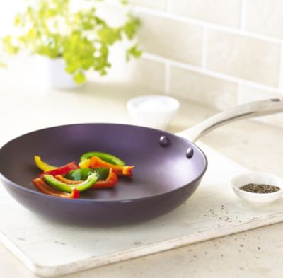 24cm Pearlescent Cast Iron Frying Pan image(2)