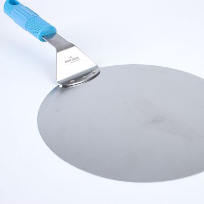 Mary Berry with Lakeland Cake Lifter image(4)