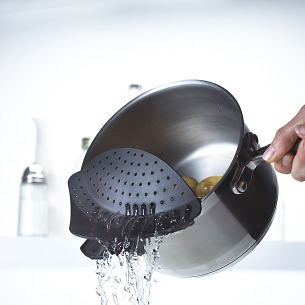 Clip-On Pan Strainer image()