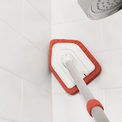 OXO Good Grips Extendable Tub and Tile Scrub image(5)
