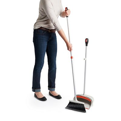 OXO Good Grips Telescopic Upright Dustpan and Brush Sweep Set image(8)