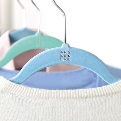 4 Space Saving Non-Slip Hangers – Ocean image(2)