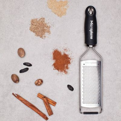 Microplane Gourmet Series Grater with Fine Blade image(9)