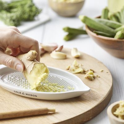 Cole & Mason Ceramic Garlic and Ginger Grater Plate image(2)