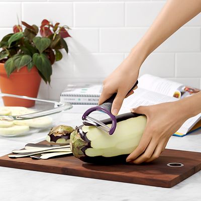 OXO Good Grips Stainless Steel Wide Vegetable Peeler image(6)