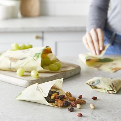 Lakeland BeeBee & Leaf Reusable Beeswax Food Wraps Riverbank – Mixed Pack of 3 image(2)