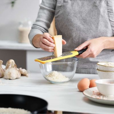 Joseph Joseph Grip Grater Coarse Paddle Grater with Bowl Grip Yellow image(2)
