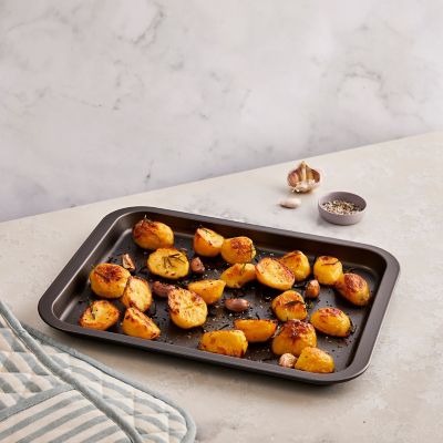 Lakeland Oven Tray 41 x 32cm image(2)