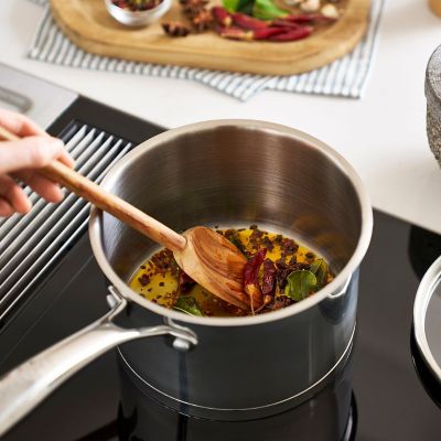 Lakeland Stainless Steel 18cm Lidded Saucepan 2.7L image(2)