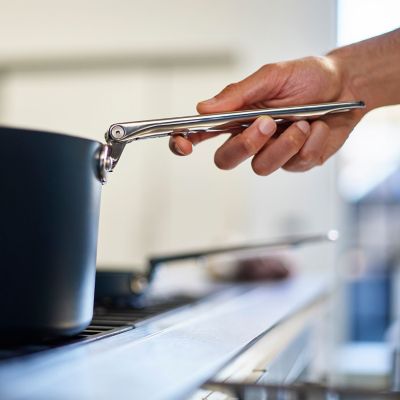 Joseph Joseph Space 23cm Saucepan with Lid and Folding Handles image(4)