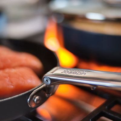 Joseph Joseph Space 24cm Frying Pan with Folding Handle image(5)