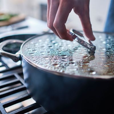 Joseph Joseph Space 28cm Sauté Pan with Lid and Folding Handles image(5)