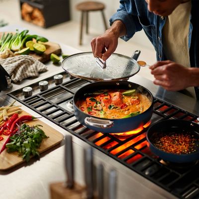 Joseph Joseph Space 28cm Sauté Pan with Lid and Folding Handles image(7)