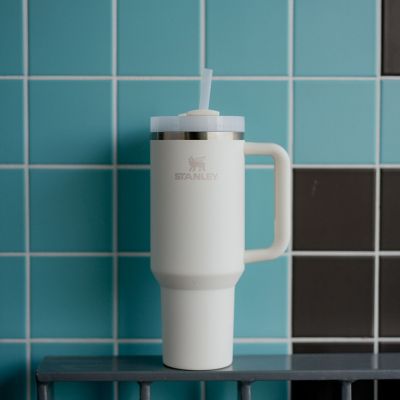 Stanley Quencher H2.0 FlowState Tumbler Cream 1.2L image(5)