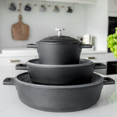 MasterClass 24cm Cast Aluminium Shallow Casserole Dish Black  image(7)