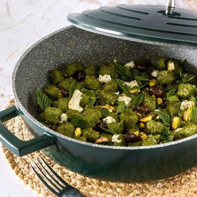 MasterClass 28cm Cast Aluminium Shallow Casserole Dish Hunter Green  image(2)