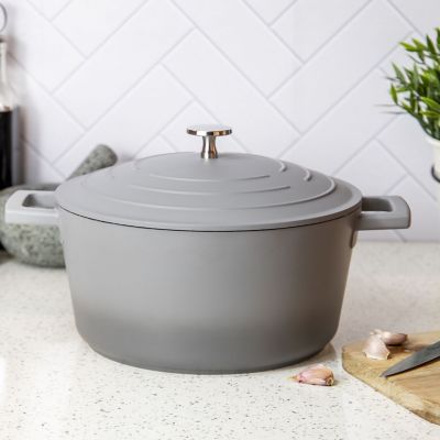 MasterClass 24cm Cast Aluminium Casserole Dish Grey Ombre image(5)