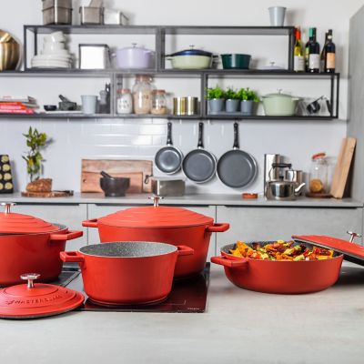 MasterClass 28cm Cast Aluminium Shallow Casserole Dish Red image(9)