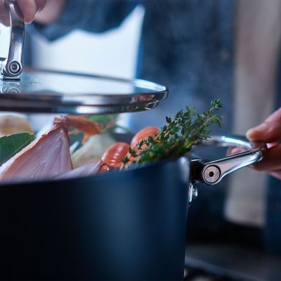 Joseph Joseph Space 25cm Stock Pot with Lid and Folding Handles image(4)