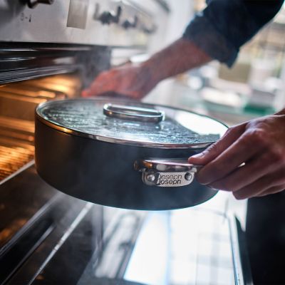 Joseph Joseph Space 28cm Shallow Casserole Dish with Lid and Folding Handles image(2)