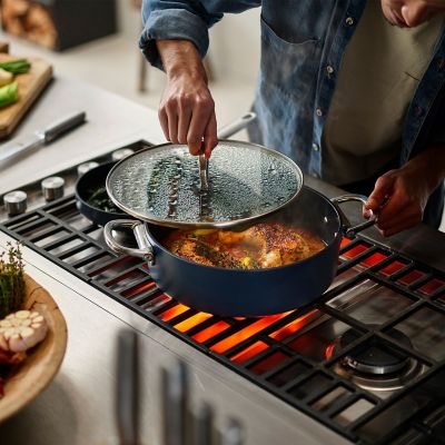 Joseph Joseph Space 28cm Shallow Casserole Dish with Lid and Folding Handles image(4)