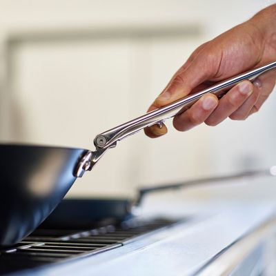 Joseph Joseph Space 32cm Aluminium Wok wiht Folding Handles image(2)