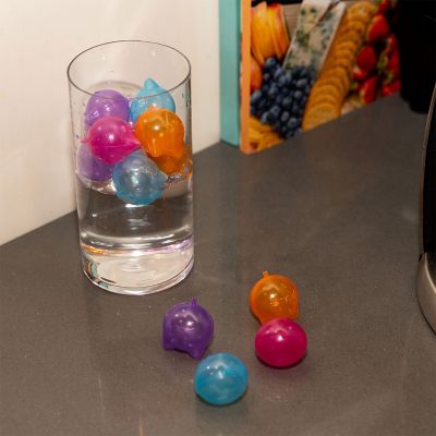 24 Kikkerland Reuseable Cat Ice Cubes image(2)