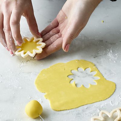 Easy Dahlia, Chrysanthemum and Water Lily Icing Cutters – Set of 3 image(5)