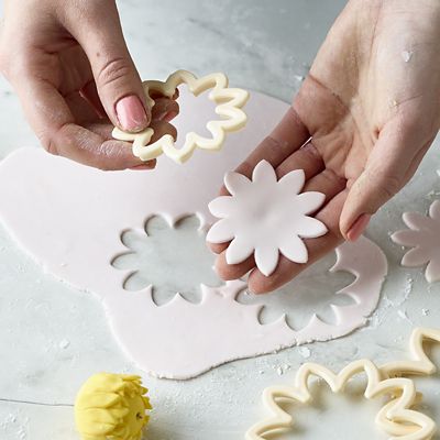 Easy Dahlia, Chrysanthemum and Water Lily Icing Cutters – Set of 3 image(9)