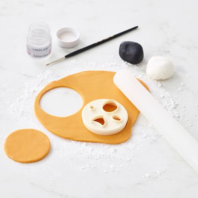 FMM Animal Face Cutter and 3 Renshaw Icing Tiger Colours - (Image 3)