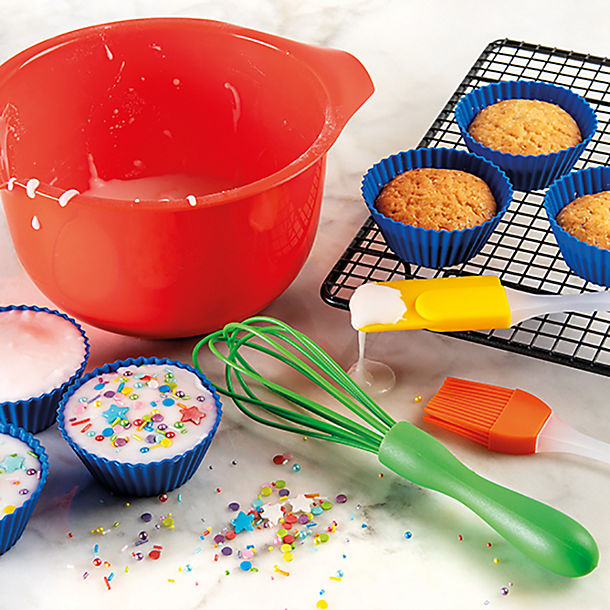 Whisk and Spatula Children’s 10pc Baking Christmas Gift Set with Kids Bowl