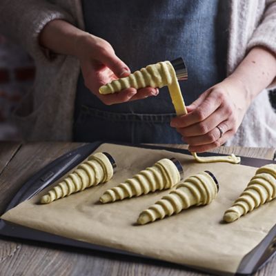 12 Stainless Steel Pastry Horns image(2)