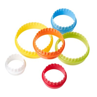 Plastic shop pastry cutters