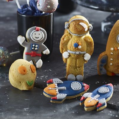 Space Baking Kit - Mould, Cutters, Cases & Stencil image(9)