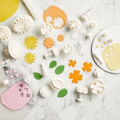 Lakeland 19-Piece Floral Icing Cutter Set image(4)