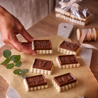 2-Piece Make Your Own Chocolate Biscuit Cookie Cutter Set image(2)