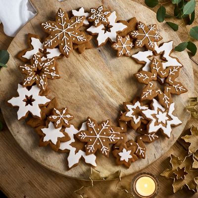 5 Piece Lakeland Snowflake Wreath Cookie Cutter Set image(2)