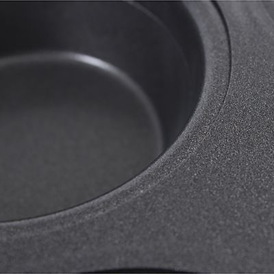 Lakeland Blue 12 Hole Deep Bun Tin image(4)