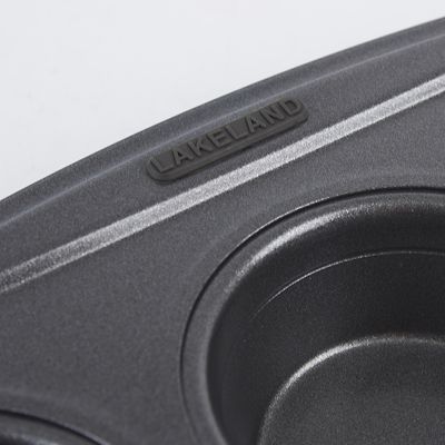 Lakeland Blue 12 Hole Deep Bun Tin image(5)