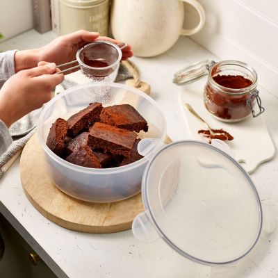 Lakeland Round Cake Storage Caddy with Locking Lid 23cm Dia. image(2)